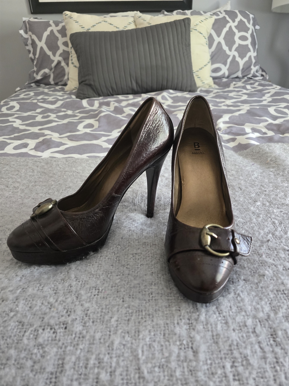 Bakers Kamilla Size 8 Brown Leather High Heel Pumps with Buckle